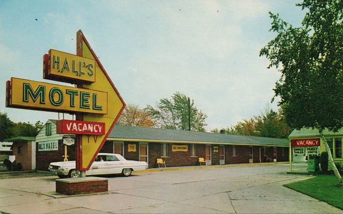 Halls Motel (Michigan Motel, Halls Mountain Cabins) - Old Postcard Photo